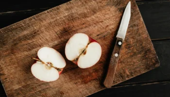 can dogs eat apples - PetTrainGuide